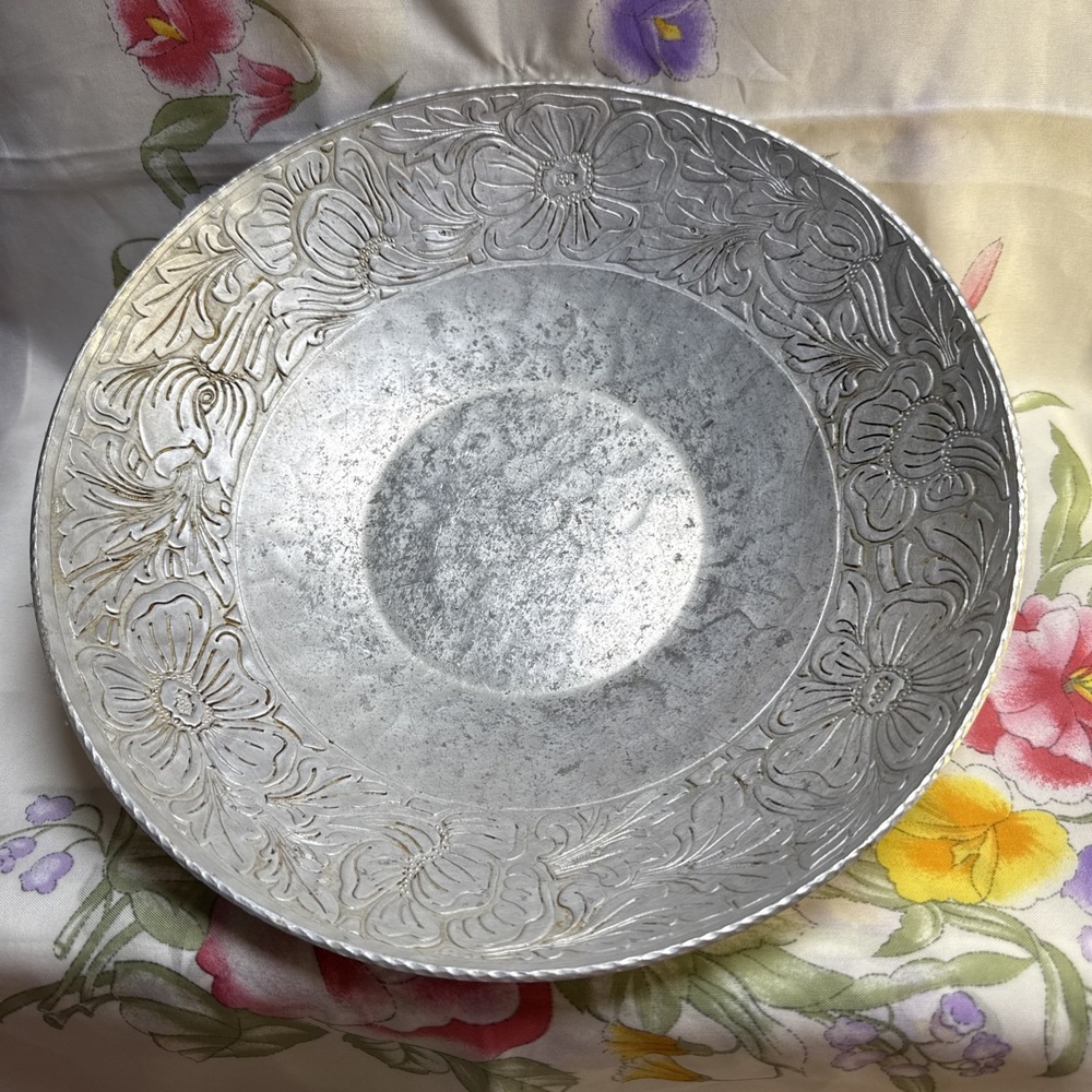 Vintage Hammered Aluminum Hand Forged‎ Dogwood Embossed EVERLAST METAL Bowl 11"